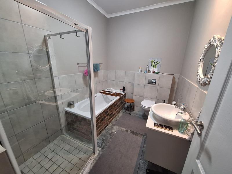 2 Bedroom Property for Sale in Blue Mountain Village Western Cape